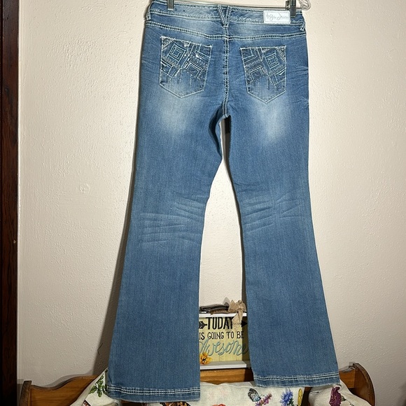Woman’s Jeans Ariya Bootcut Distressed light embellished size 13/14 Like new - Picture 13 of 13